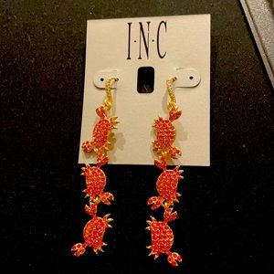 Coral/red little crabs